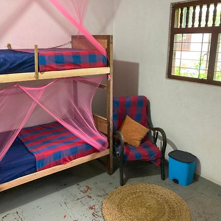 Hostel Singha Lounge Unawatuna Bagian luar foto